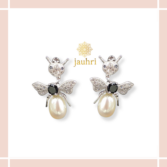 Bee Pearl Earring