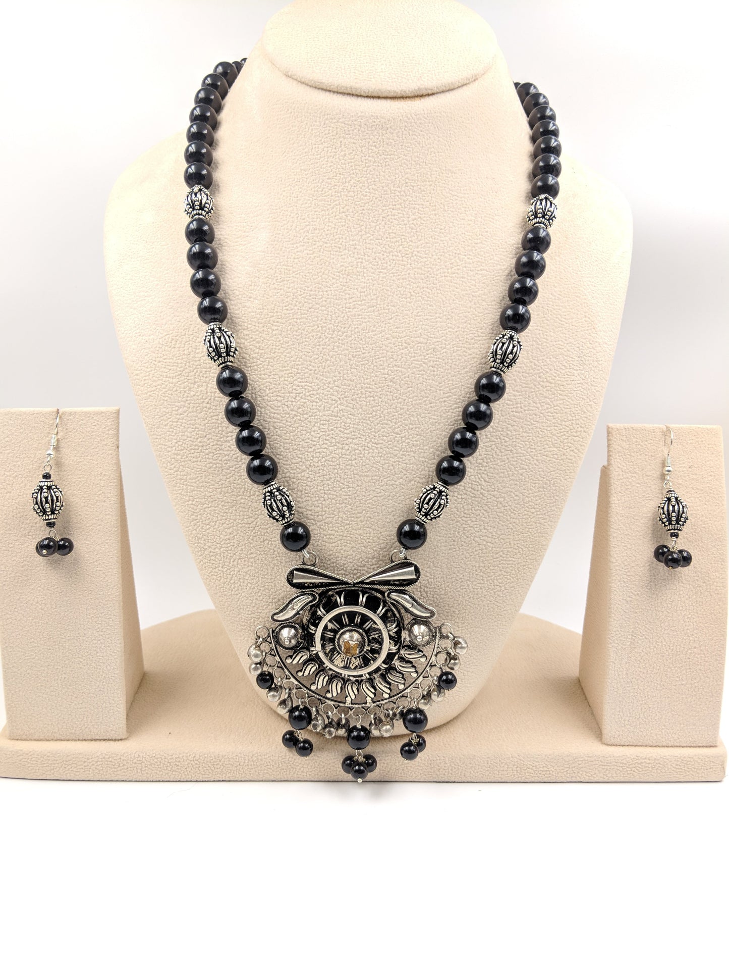 Shirisha Kala Moti Necklace With Earrings