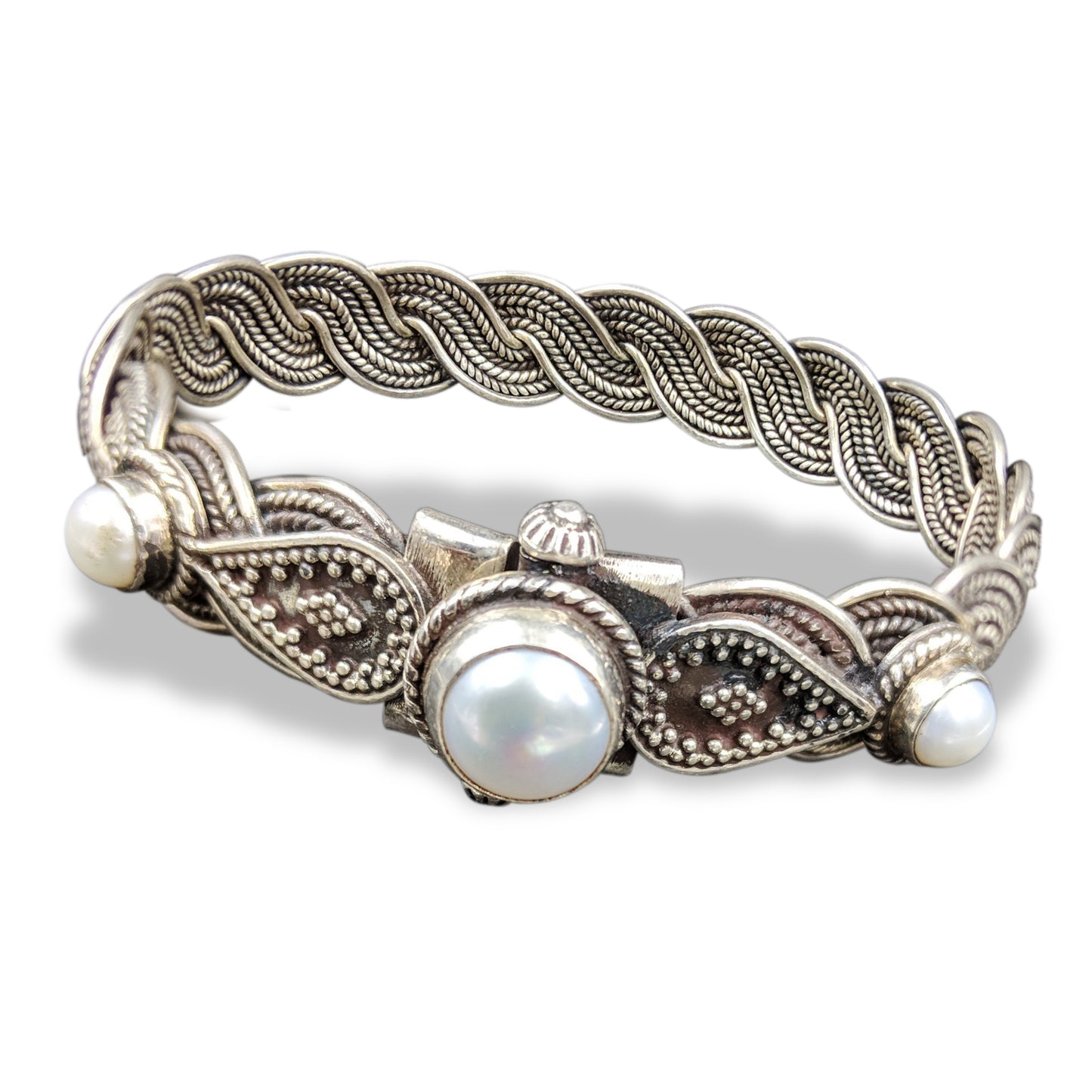 Shirisha Leaves Bracelet with White Pearls